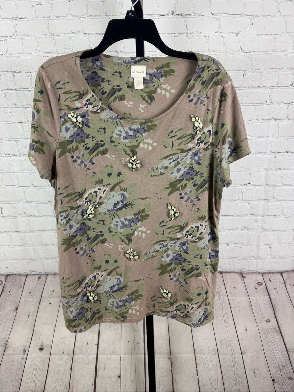 Chico’s Tan Floral Gem Bouquet Decorated Short Sleeve Top Size 2 Large